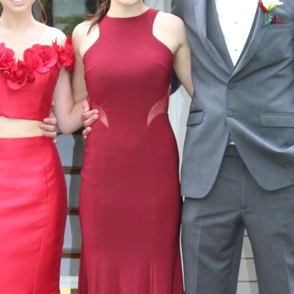 Elegant Burgundy Backless Dress - Picture 1 of 6